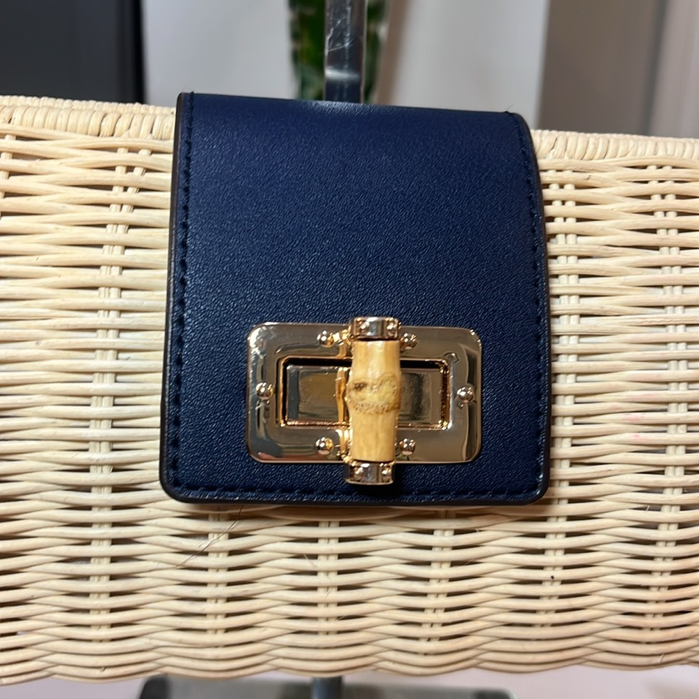 Tommy Bahama Woven Straw Shoulder Clutch Bag in Natural with Navy Trim - Picture 4 of 12